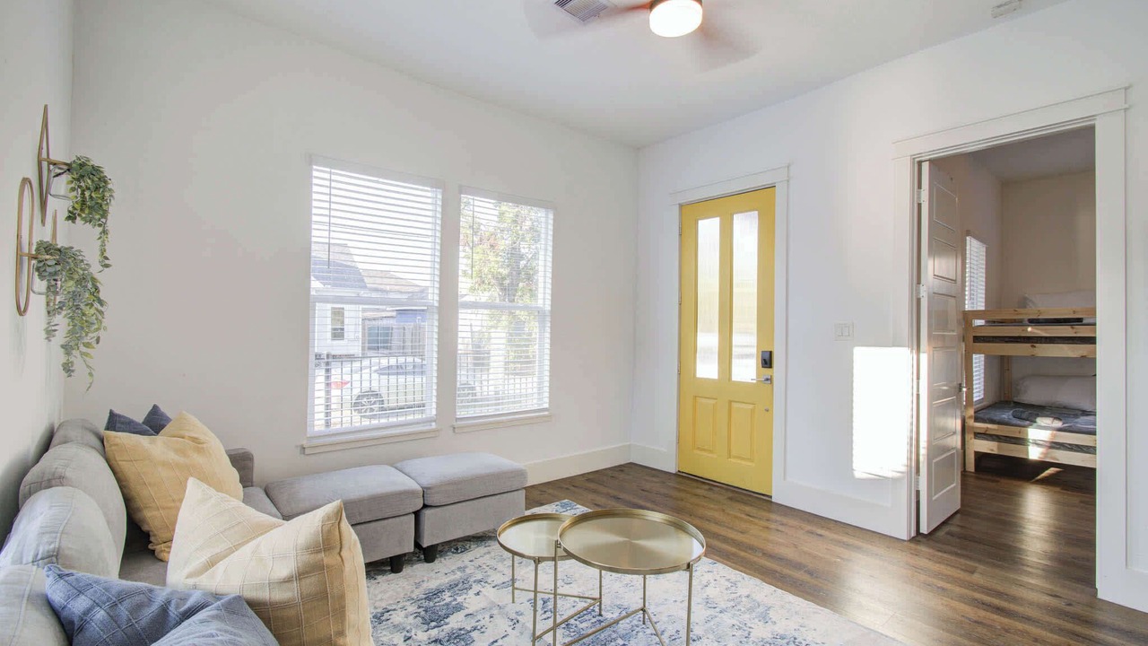 Photo of Livingroom in Northside