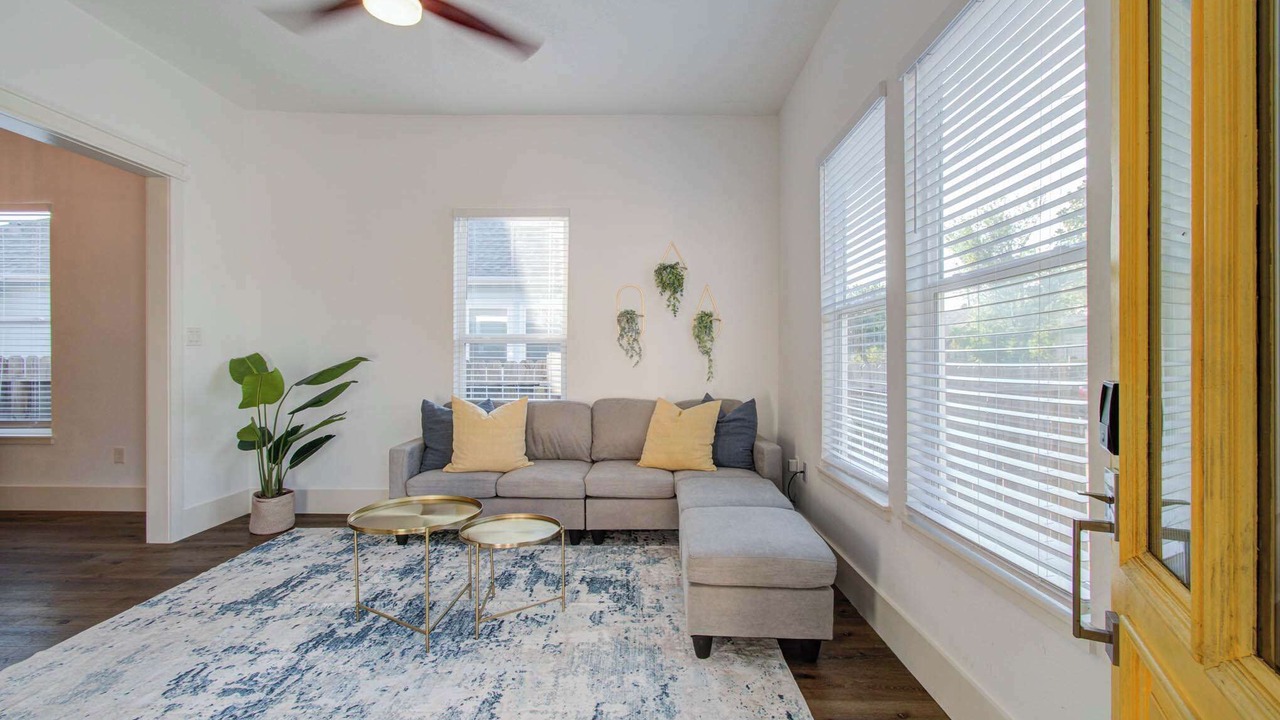 Photo of Livingroom in Northside