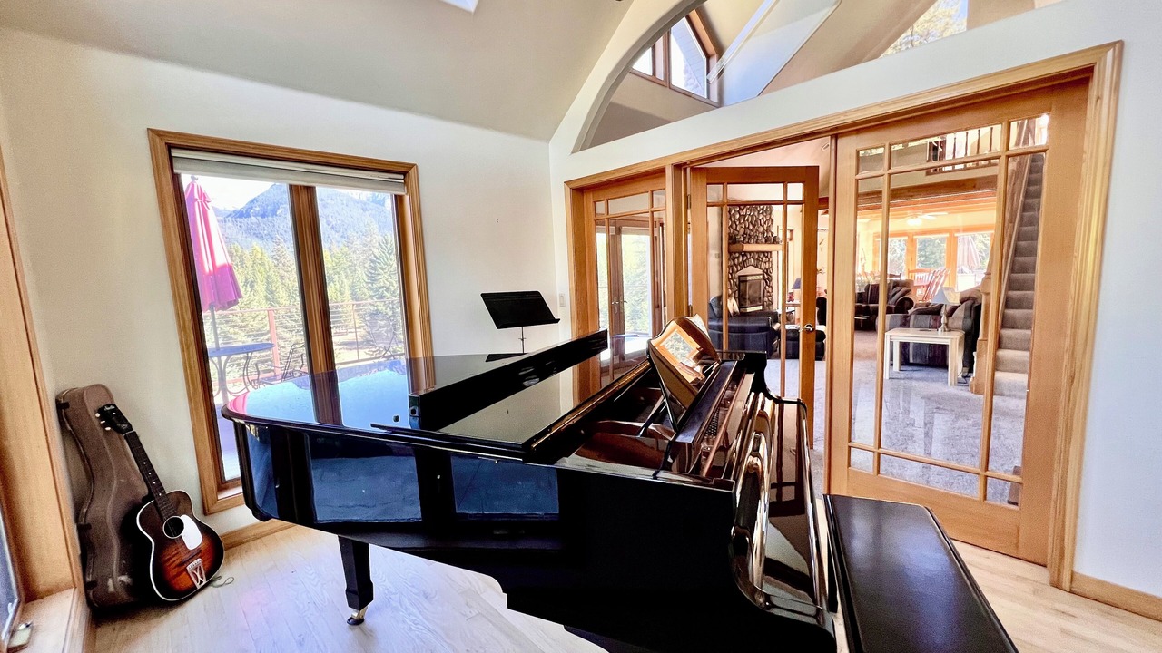 Photo of Others in Ronan