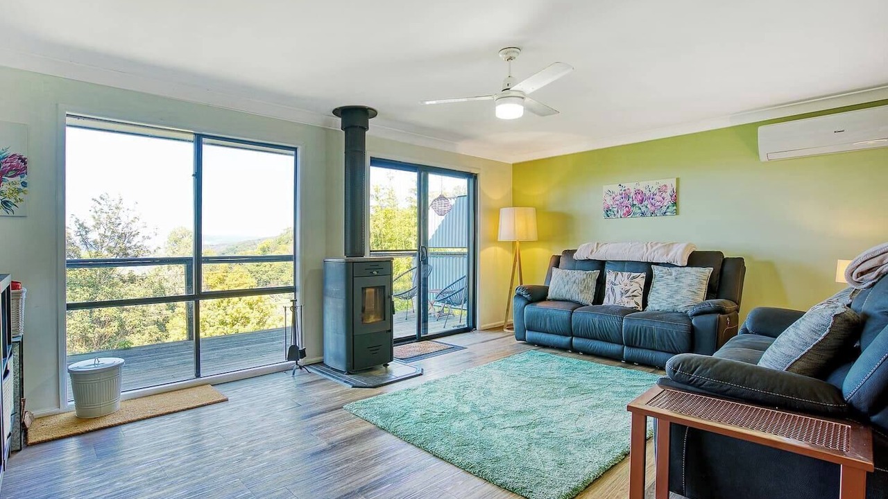 Photo of Livingroom in Lower Beechmont