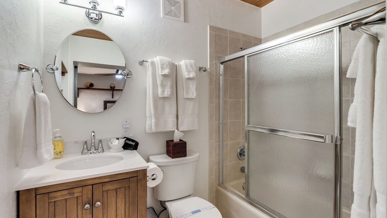 Photo of Bathroom in Sam Hughes
