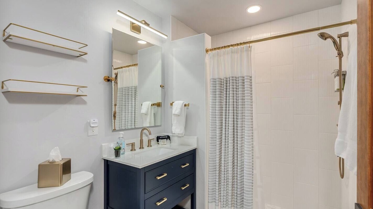Photo of Bathroom in Sam Hughes