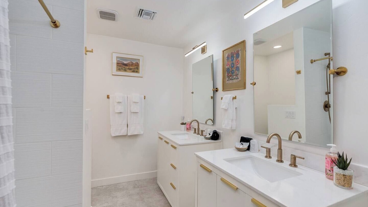 Photo of Bathroom in Sam Hughes