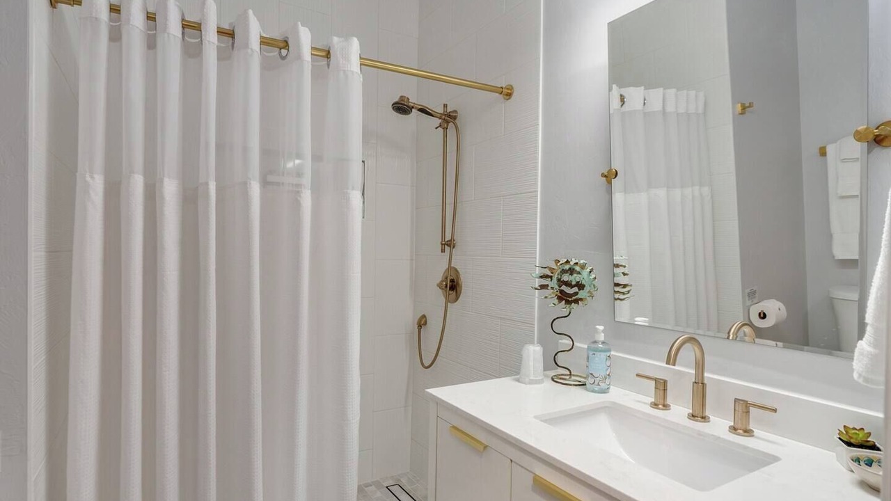 Photo of Bathroom in Sam Hughes