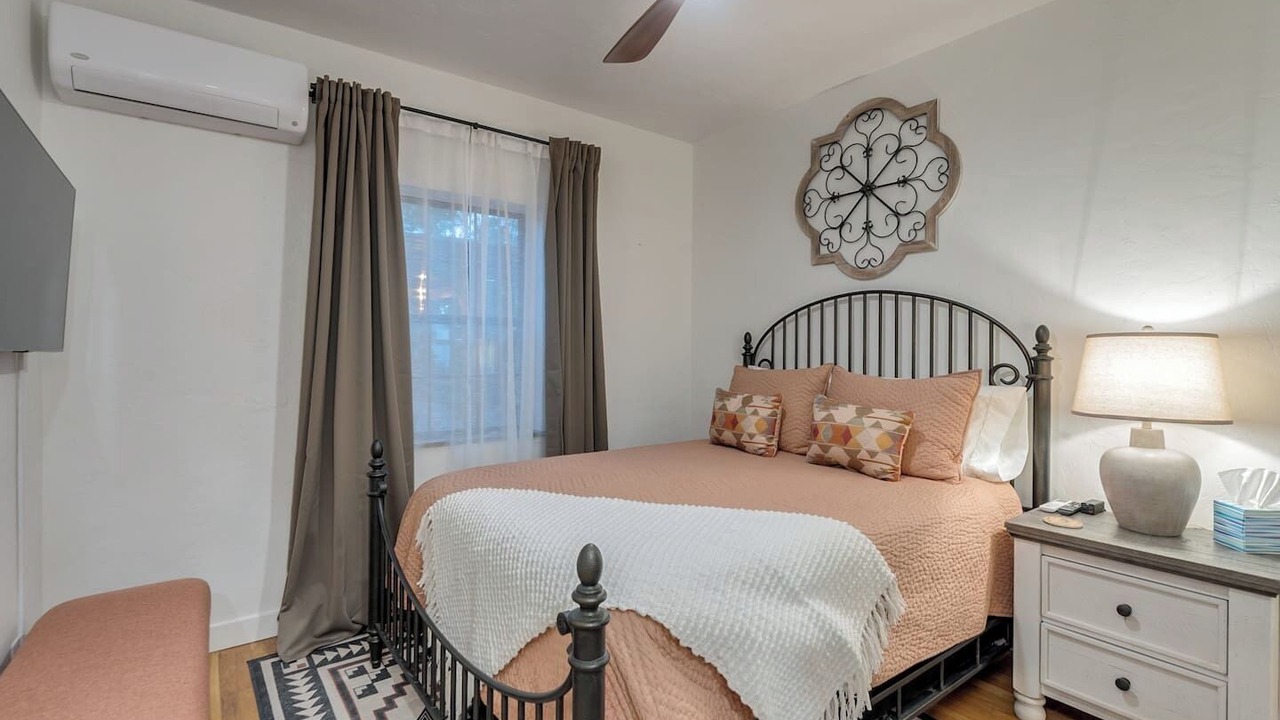 Photo of Bedroom in Sam Hughes
