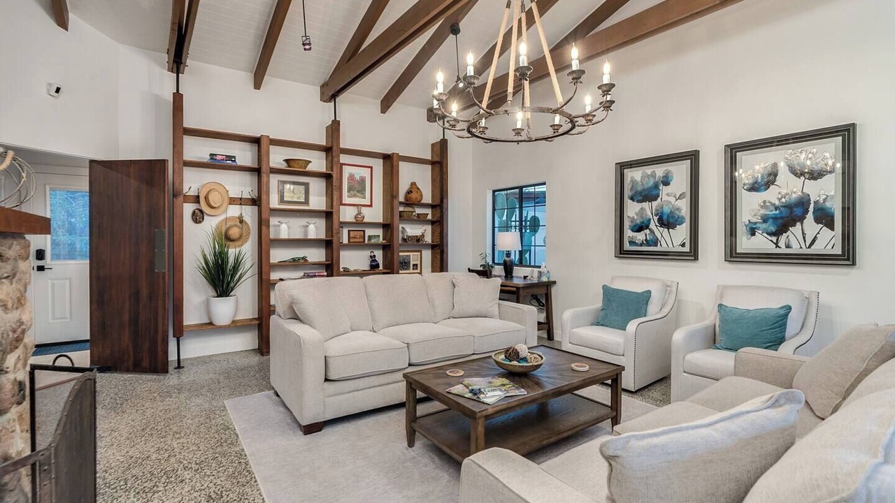 Photo of Livingroom in Sam Hughes