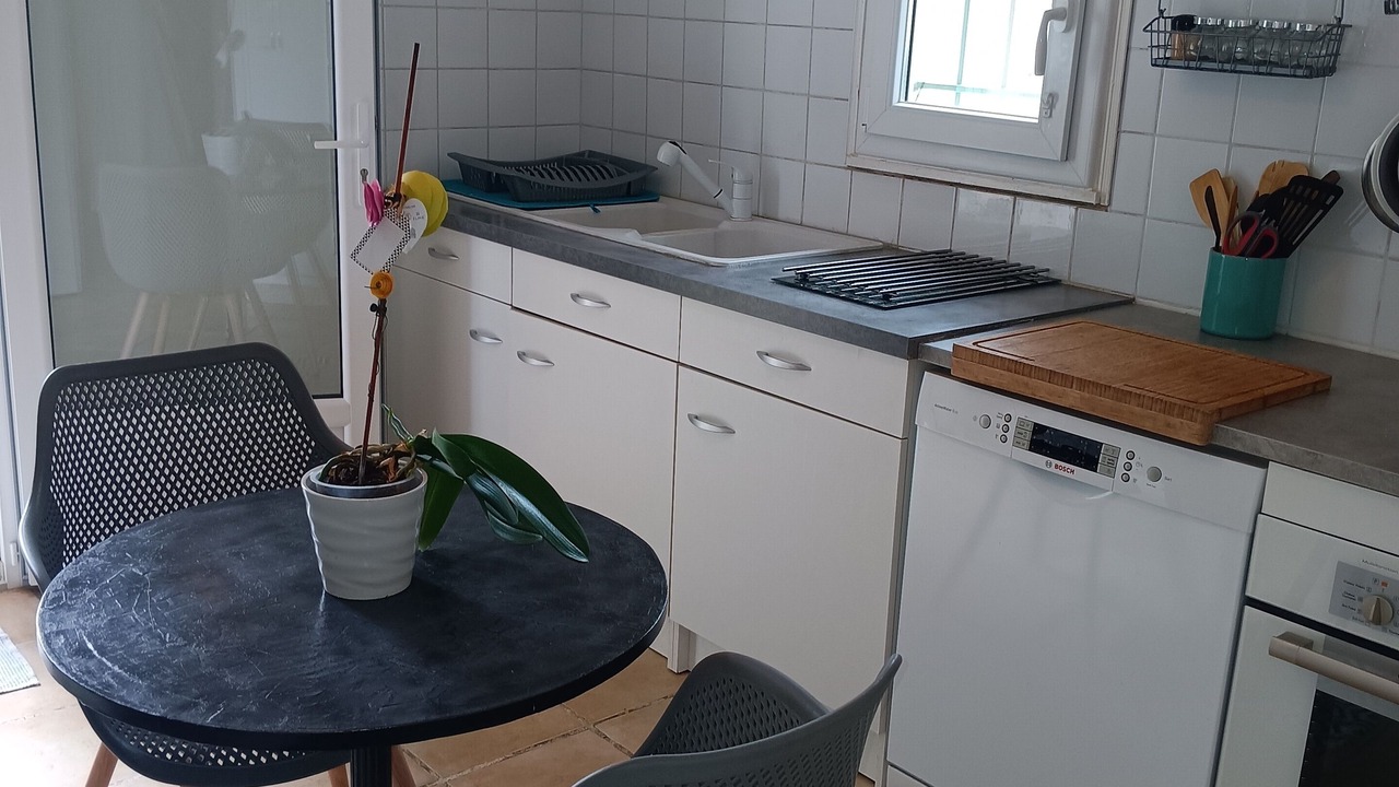 Photo of Kitchen in Saint-Martin-de-Valgalgues