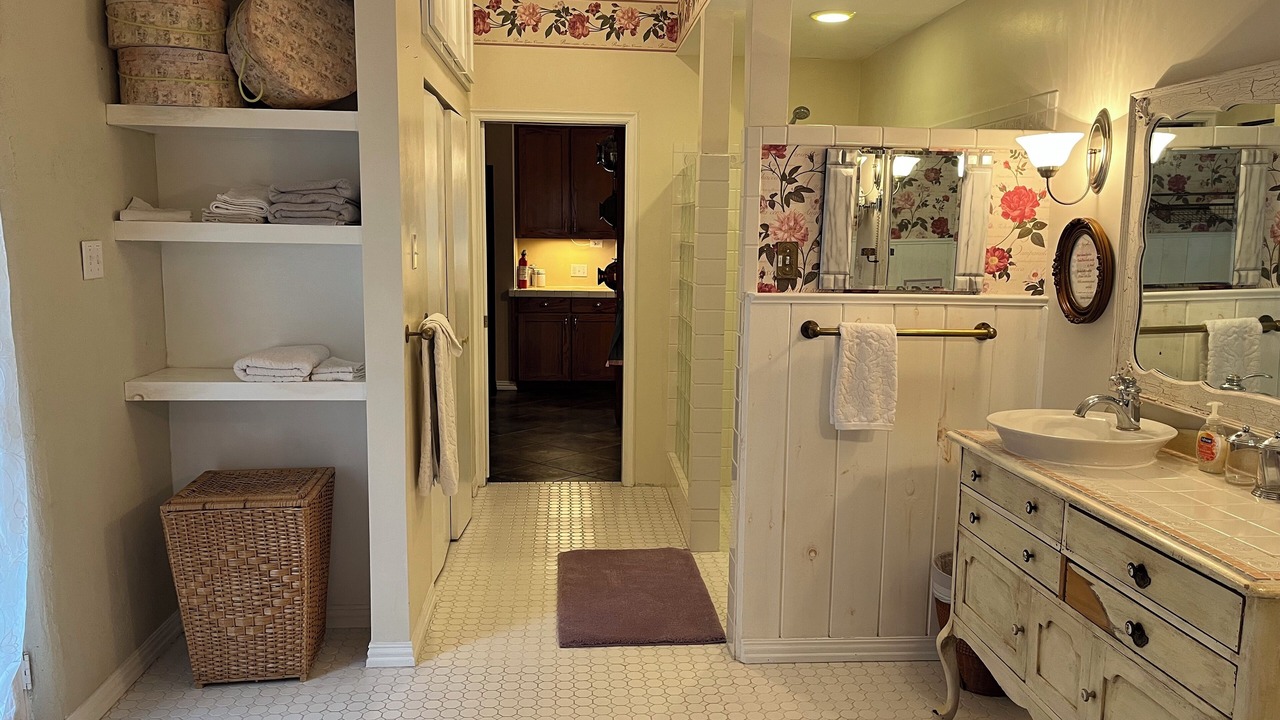 Photo of Bathroom in Gober