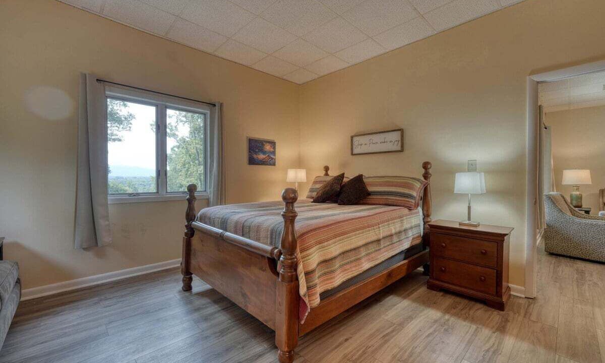 Photo of Bedroom in Hayesville