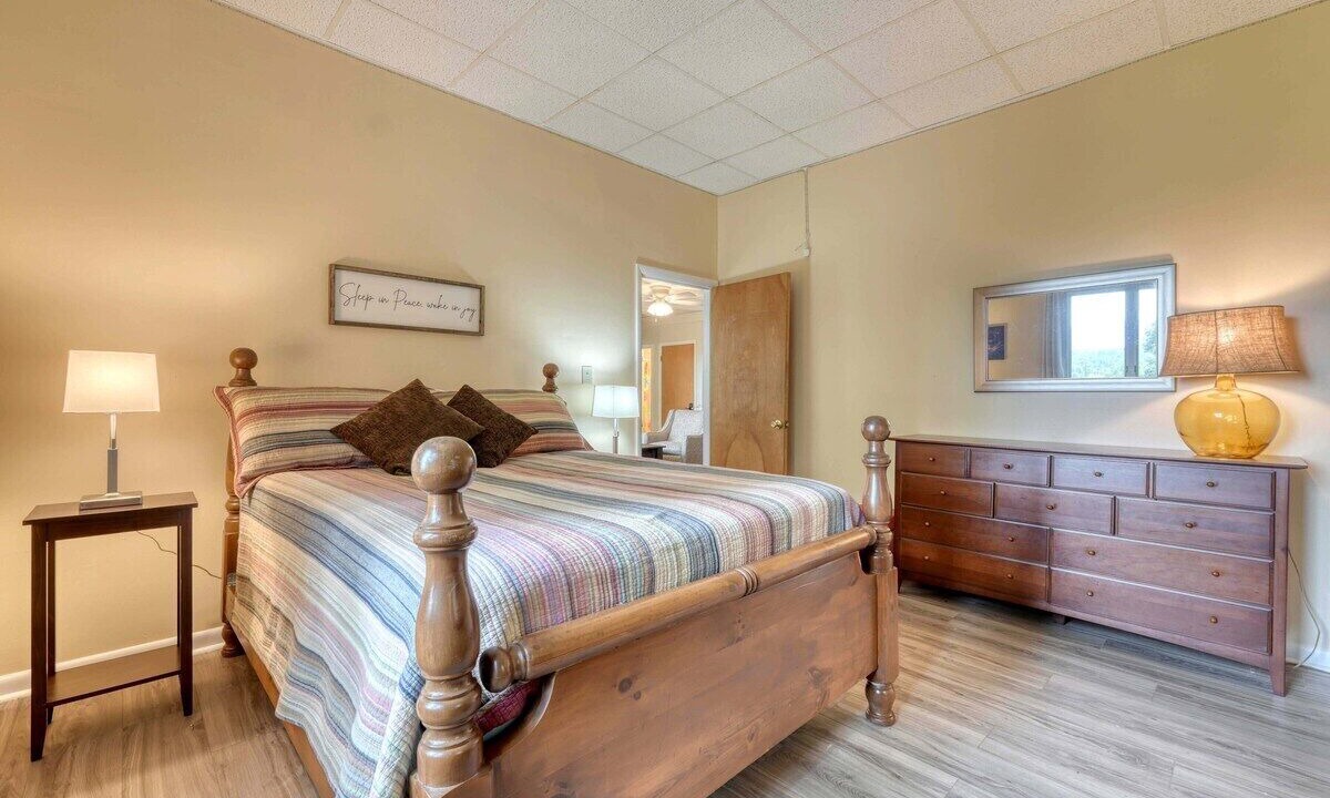 Photo of Bedroom in Hayesville