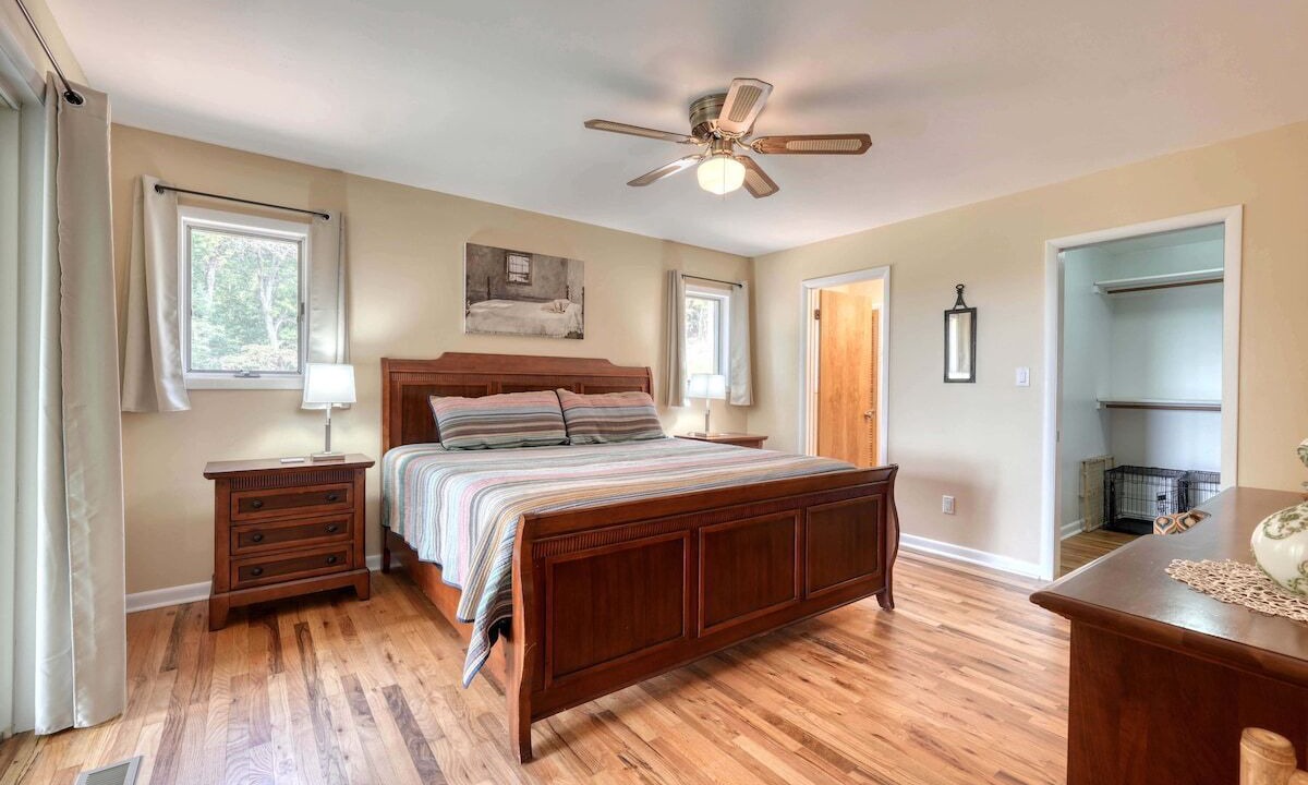 Photo of Bedroom in Hayesville