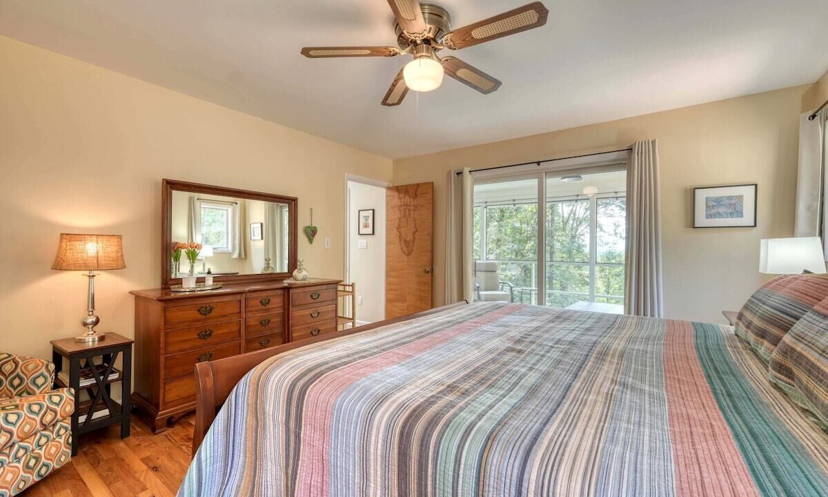 Photo of Bedroom in Hayesville