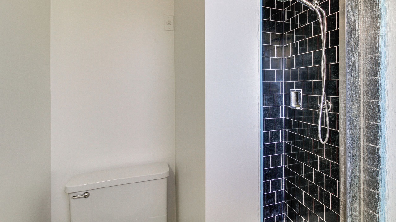 Photo of Bathroom in Parkland Hills