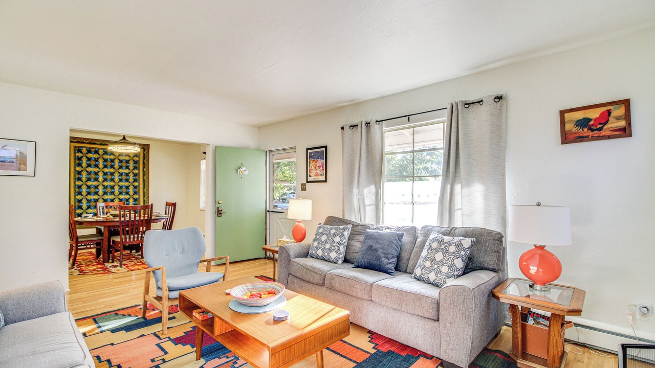 Photo of Livingroom in Parkland Hills