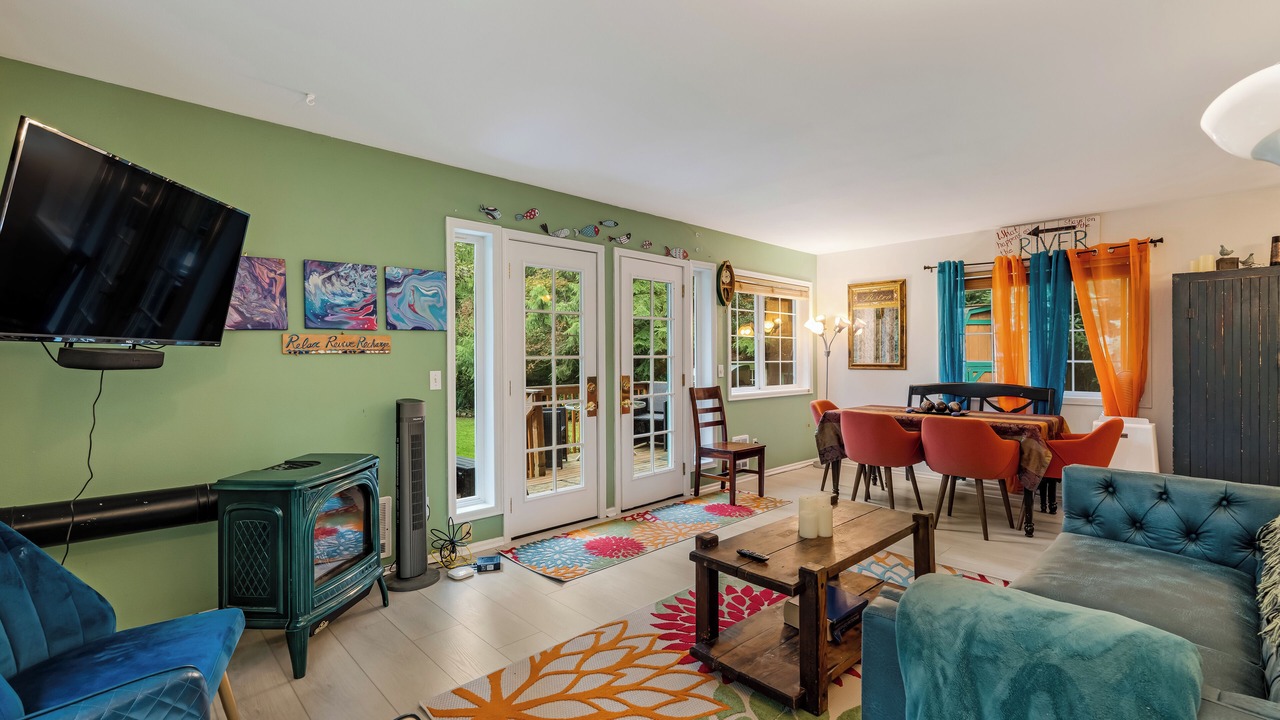Photo of Livingroom in Gold Bar