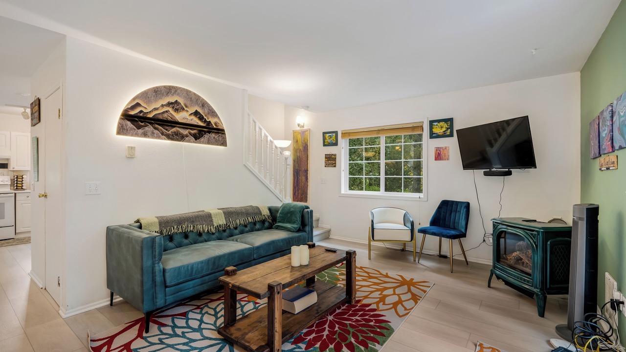 Photo of Livingroom in Gold Bar