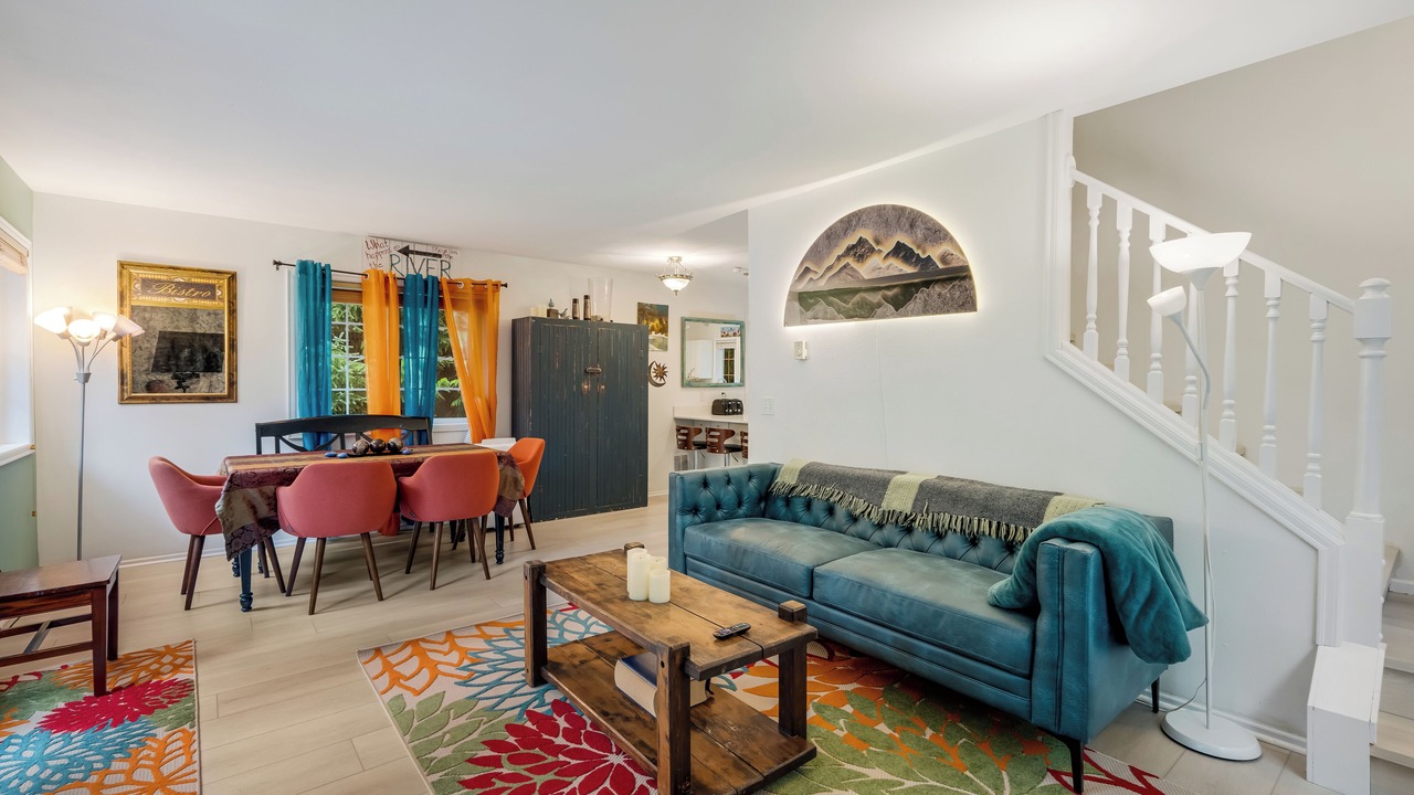 Photo of Livingroom in Gold Bar