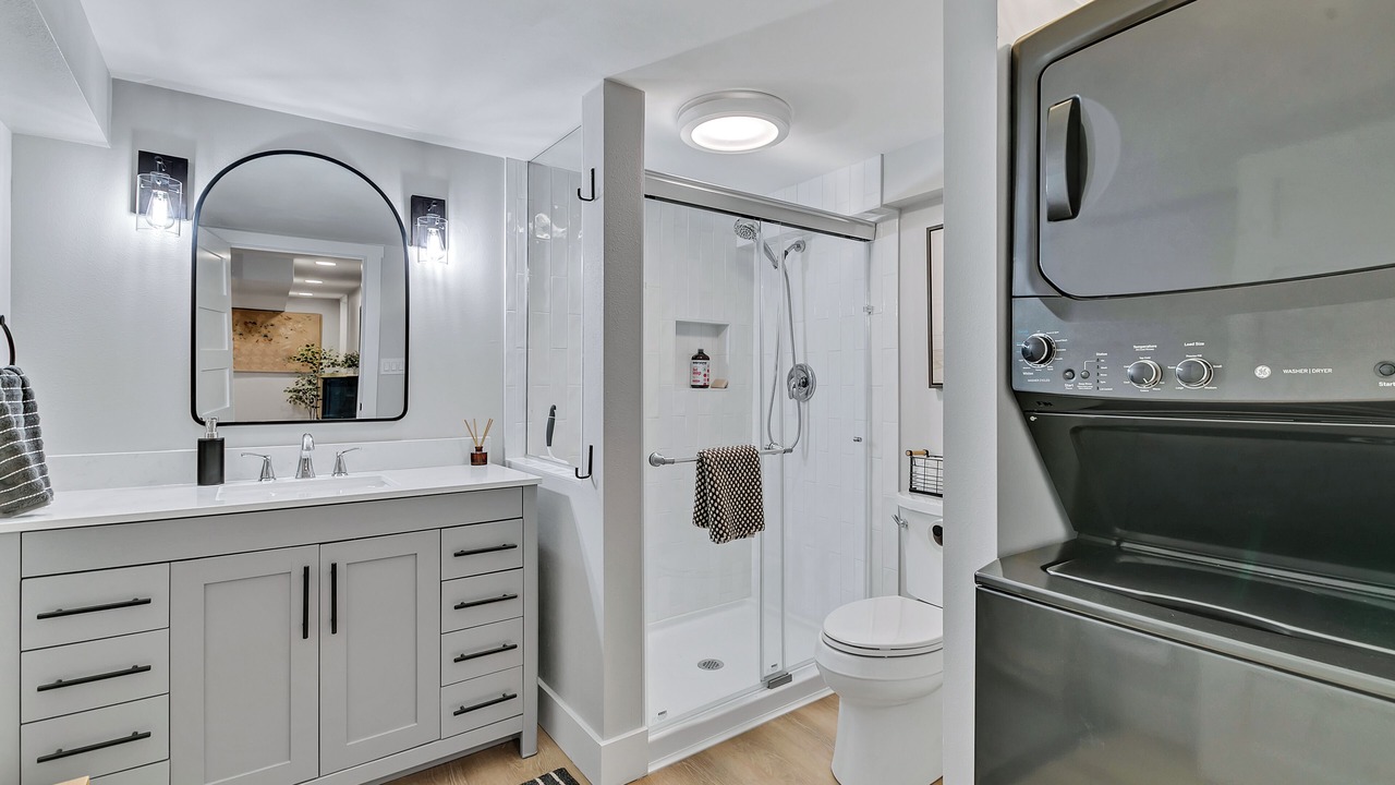 Photo of Bathroom in Stadium District