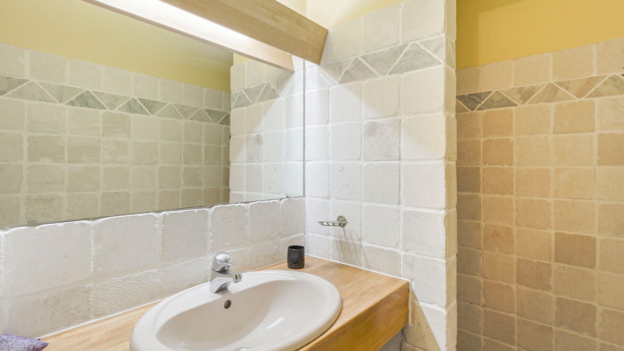 Photo of Bathroom in Arles
