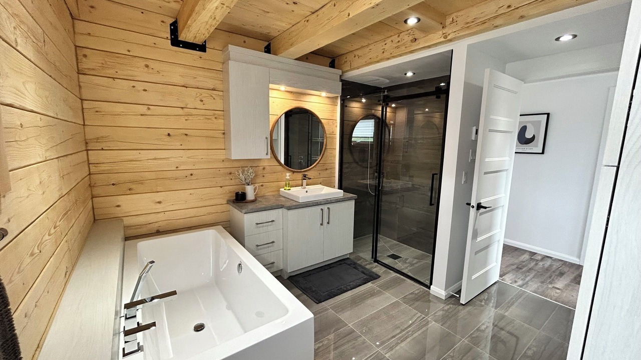Photo of Bathroom in Saint-Felix-d'Otis