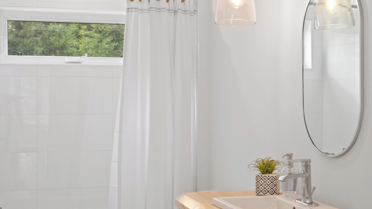 Photo of Bathroom in Waubaushene