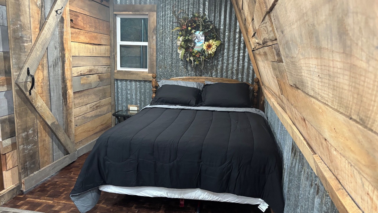 Photo of Bedroom in Miller City
