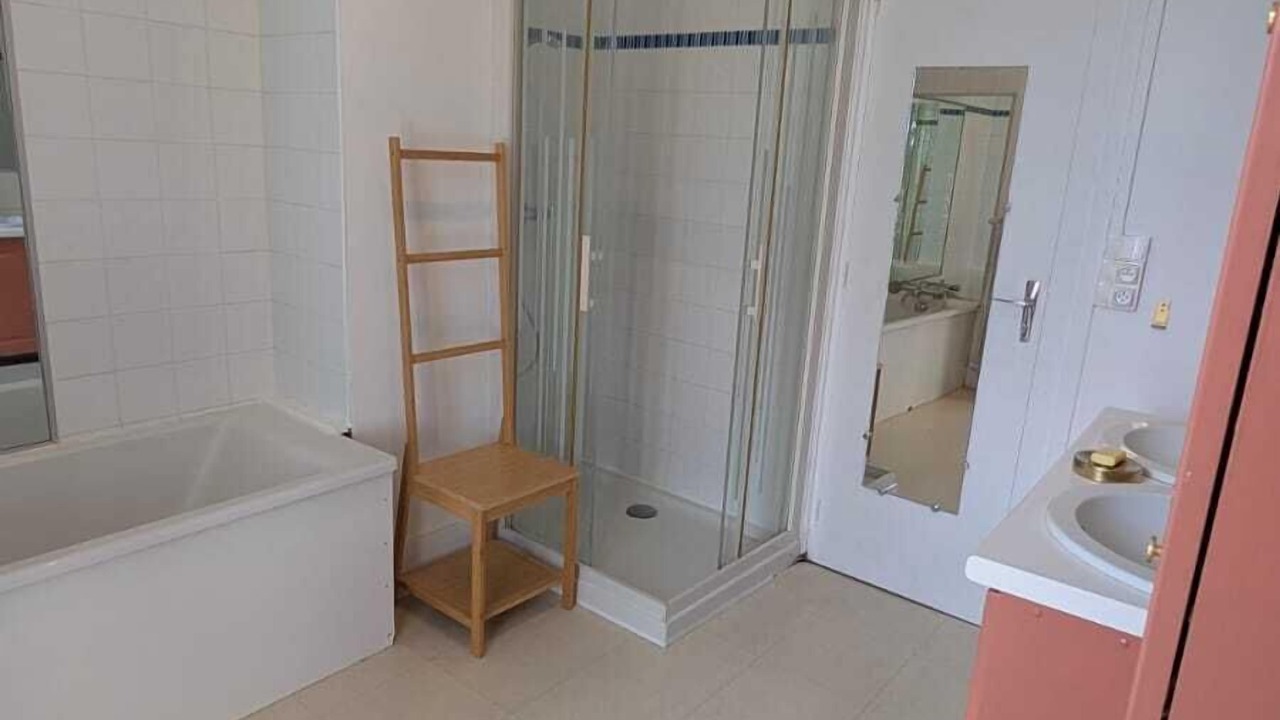 Photo of Bathroom in Janville