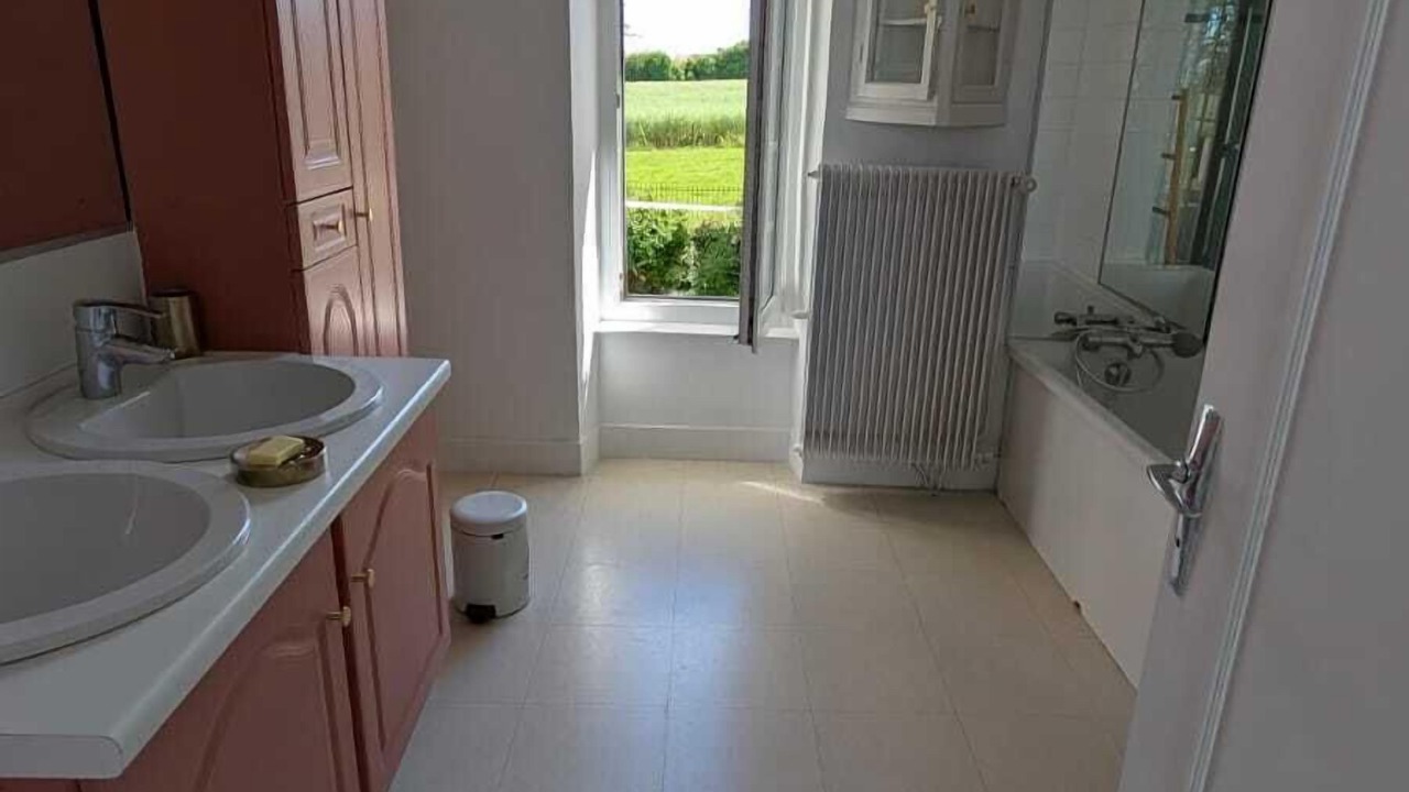 Photo of Bathroom in Janville