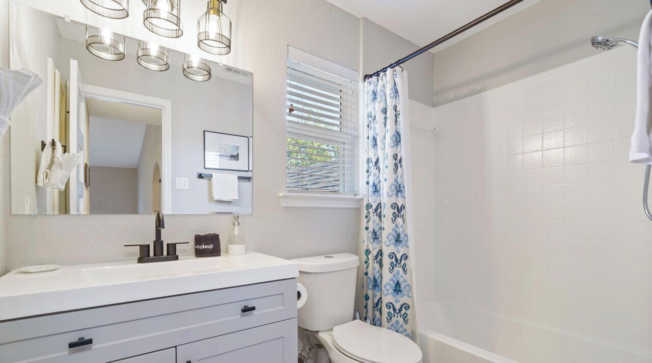 Photo of Bathroom in Maple Run