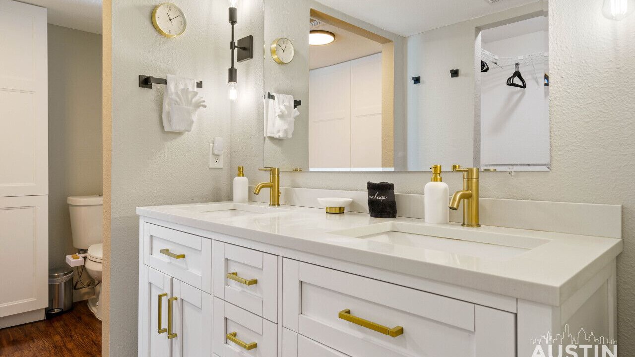 Photo of Bathroom in Maple Run