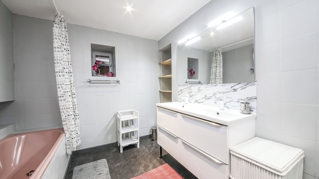 Photo of Bathroom in Villeneuve-sur-Vere