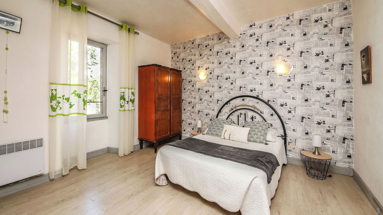 Photo of Bedroom in Villeneuve-sur-Vere