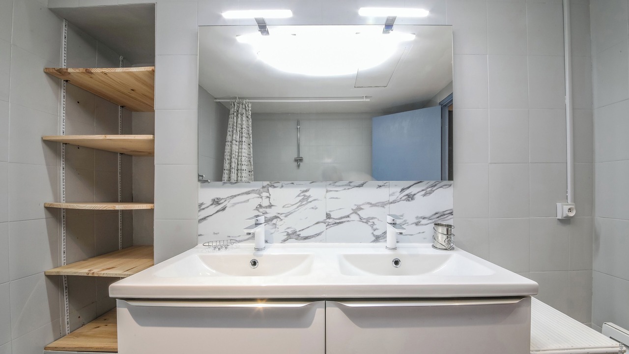 Photo of Bathroom in Villeneuve-sur-Vere