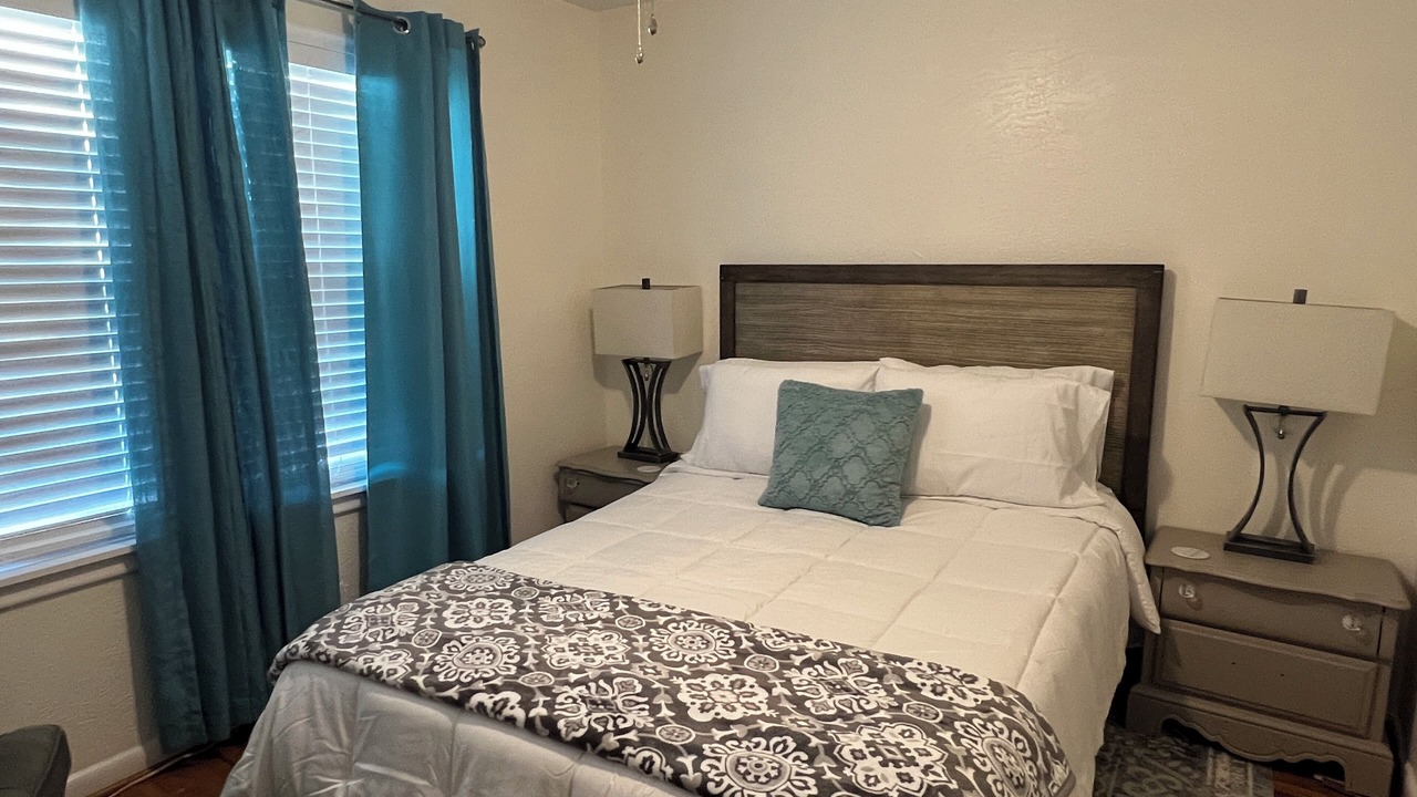 Photo of Bedroom in College Hills Estates