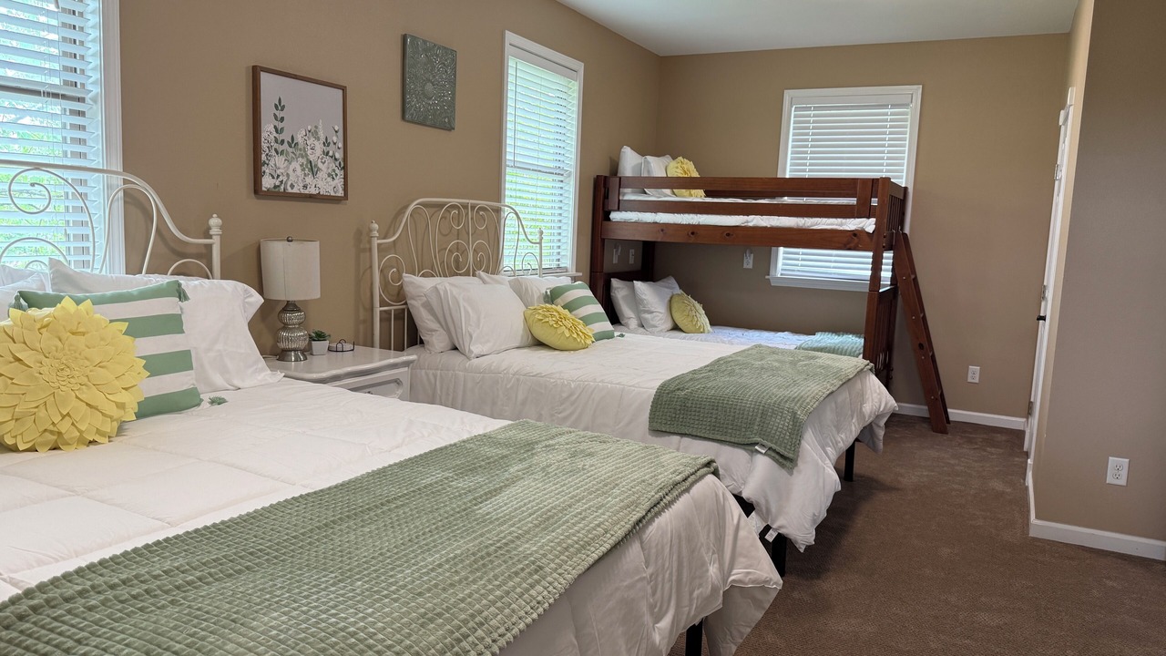 Photo of Bedroom in College Hills Estates