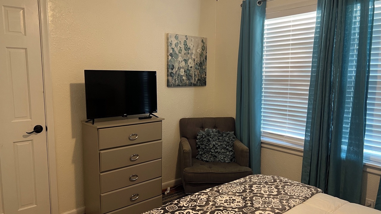 Photo of Bedroom in College Hills Estates