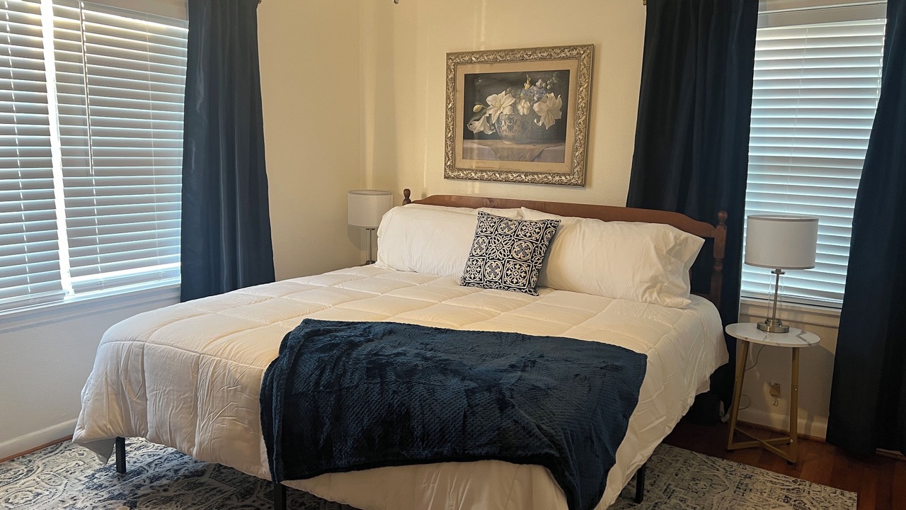Photo of Bedroom in College Hills Estates