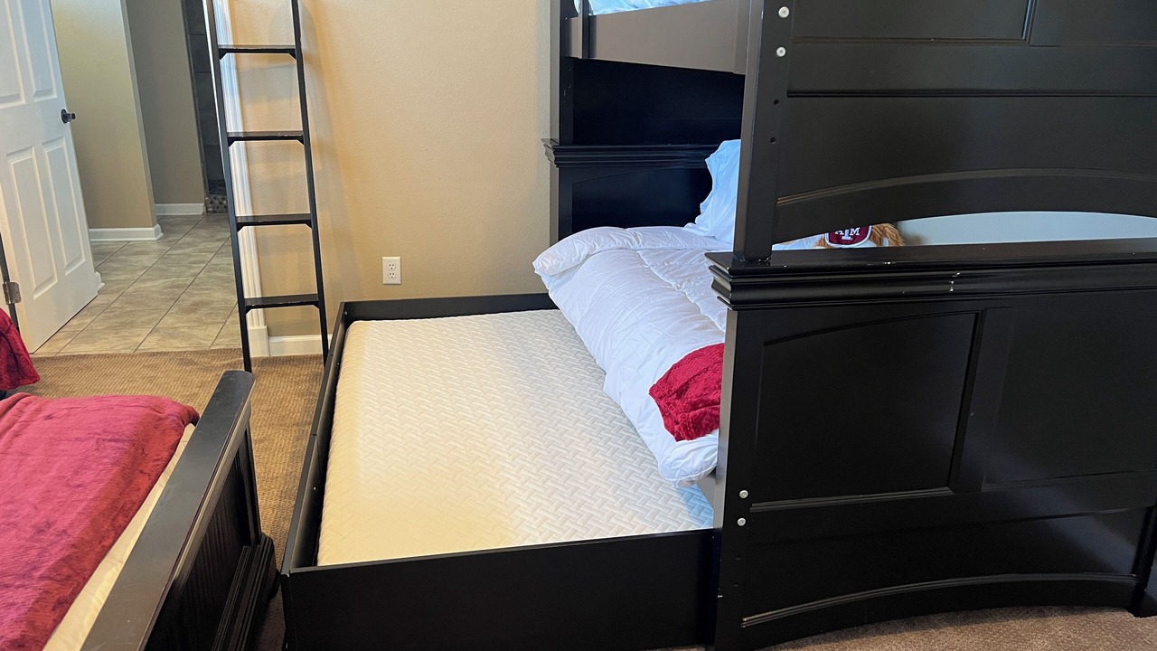 Photo of Bedroom in College Hills Estates