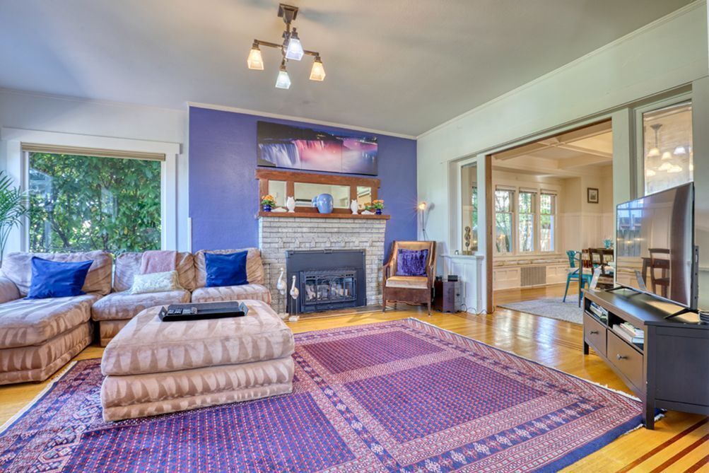 Photo of Livingroom in Queen Anne