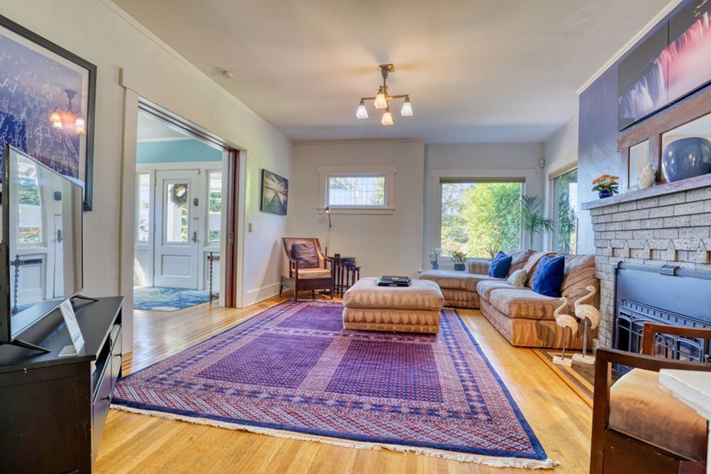 Photo of Livingroom in Queen Anne