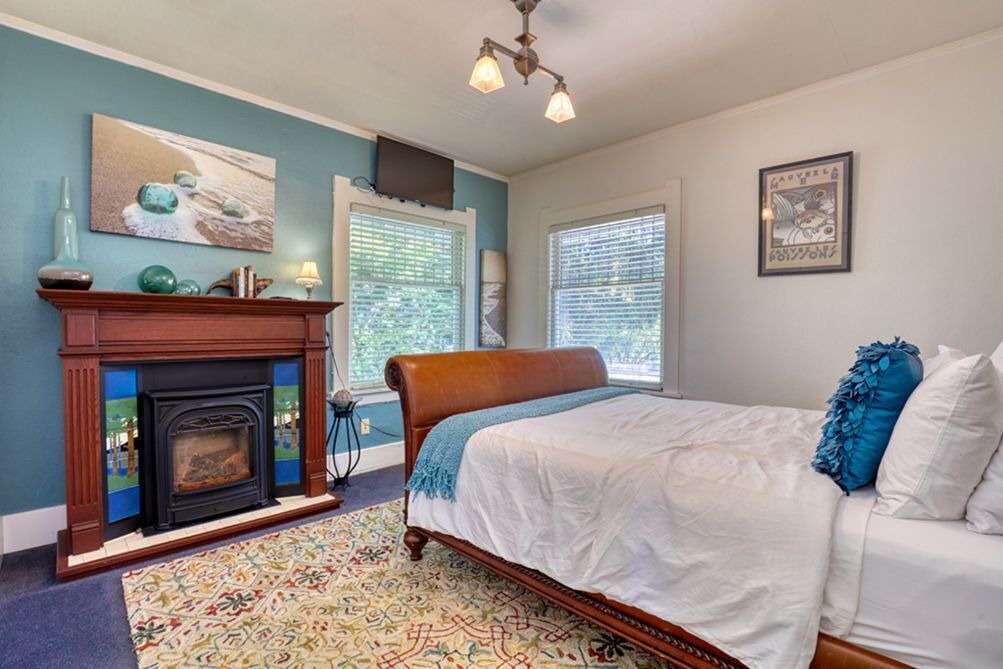 Photo of Others in Queen Anne