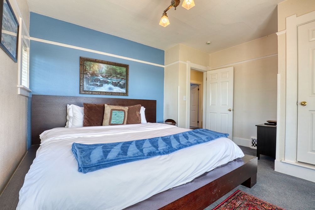 Photo of Others in Queen Anne