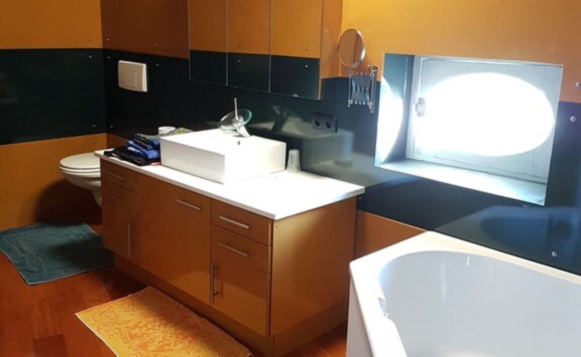 Photo of Bathroom in Bethune