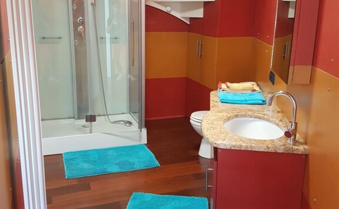 Photo of Bathroom in Bethune