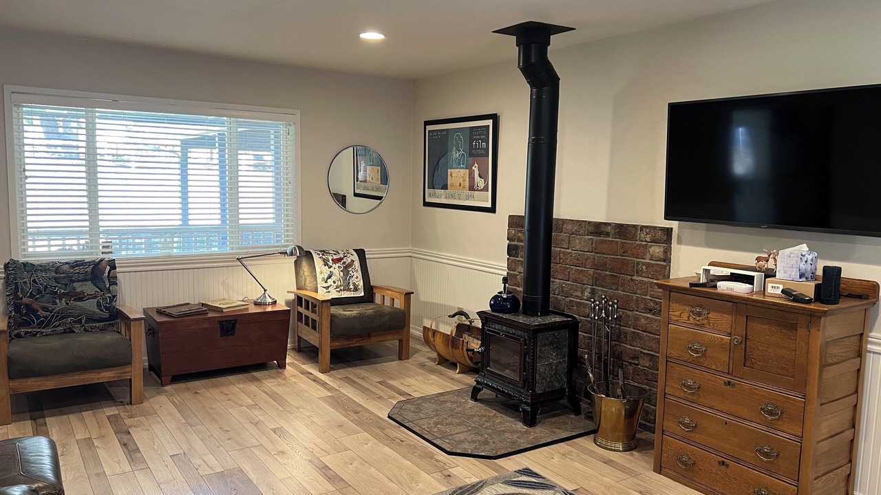 Photo of Livingroom in Montague