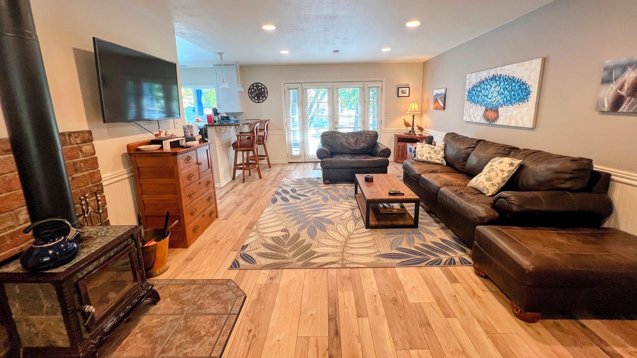 Photo of Livingroom in Montague