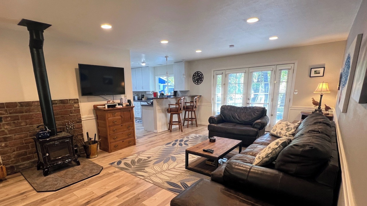 Photo of Livingroom in Montague