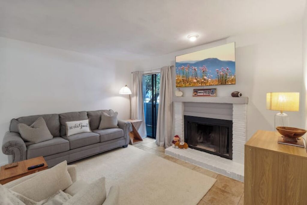 Photo of Livingroom in Woodway Village