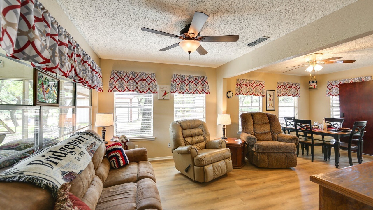 Photo of Livingroom in Chico