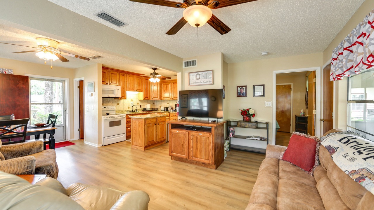Photo of Livingroom in Chico